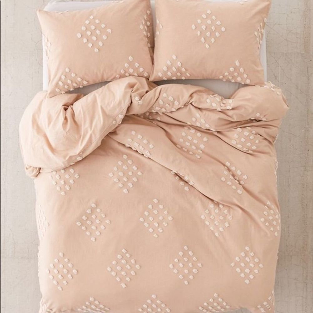 Urban Outfitters Tufted Dot Duvet Cover Fawn Queen - Picture 1 of 6